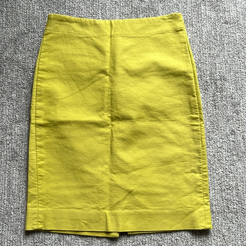 Yellow pencil skirt
